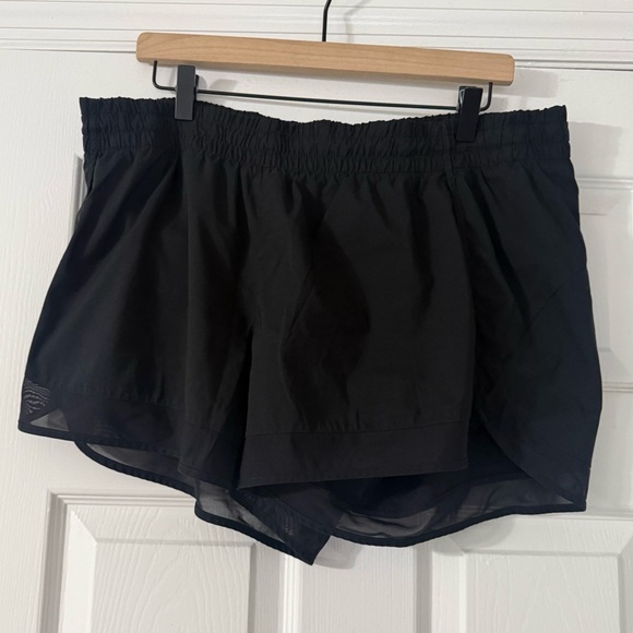 Athleta Mesh Racer Run Shorts 3" XL Black - Picture 1 of 5